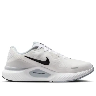 Nike Structure 26 In White