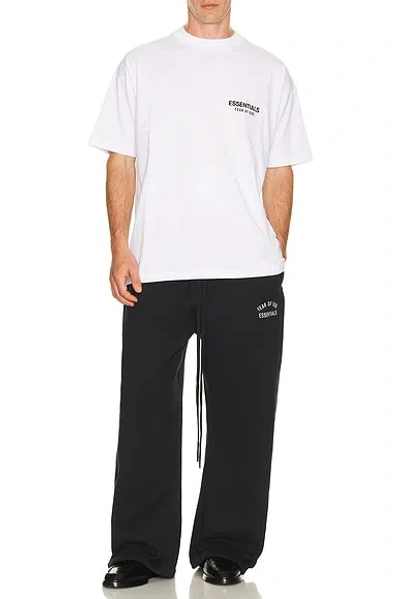 Essentials Classic Fit T-shirt In White