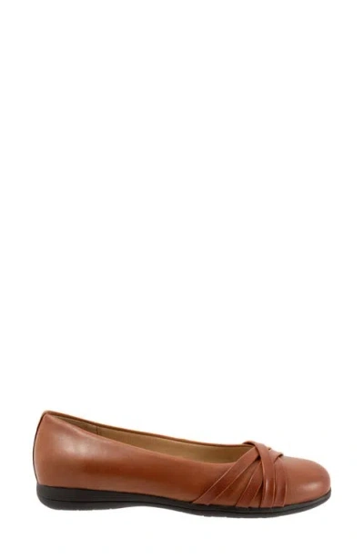 Trotters Daphne Flat In Brown