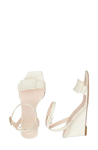 Roger Vivier Belle Vivier 60 Metallic Leather Wedge Sandals In White
