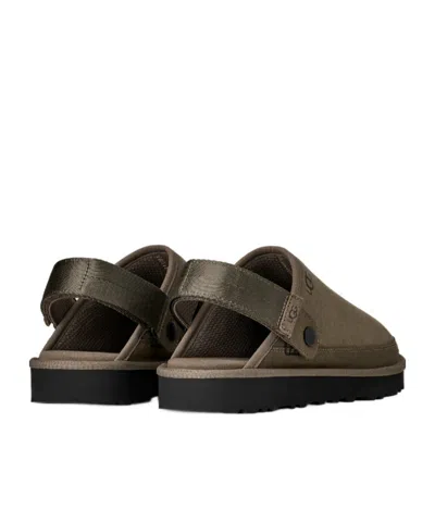 Ugg Sandals Goldencoast Ii The Man In The Gray Shorts In Brown