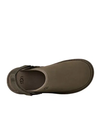 Ugg Sandals Goldencoast Ii The Man In The Gray Shorts In Brown