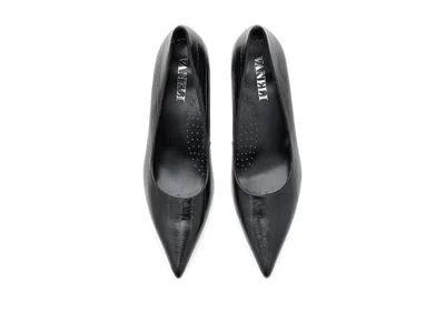 Vaneli Debs High In Black