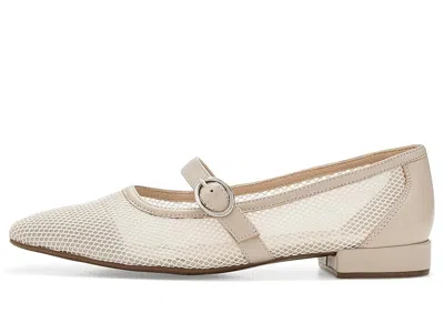 Vaneli Tobie In White