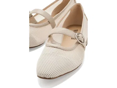 Vaneli Tobie In White