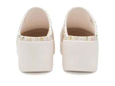 Hunter Anika In White