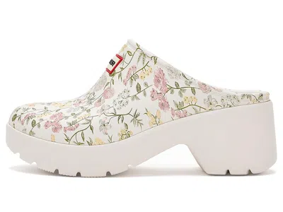 Hunter Anika In White