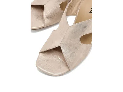 Vaneli Daffy In Neutral