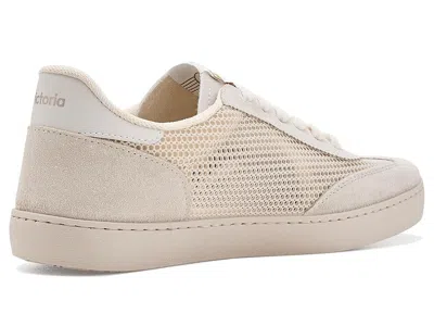 Victoria Berlin In White