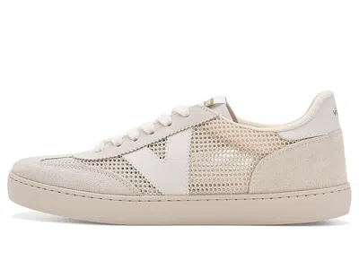 Victoria Berlin In White