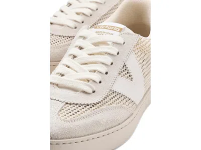 Victoria Berlin In White