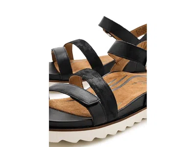 Aetrex Cass Platform Sandals In Black
