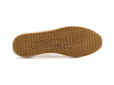 J/slides Paz In White