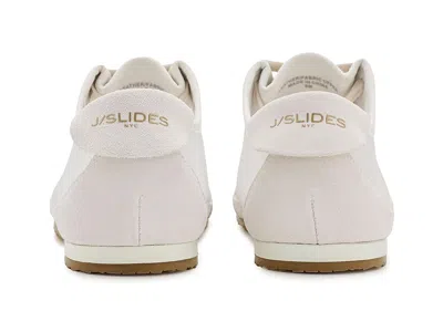 J/slides Paz In White