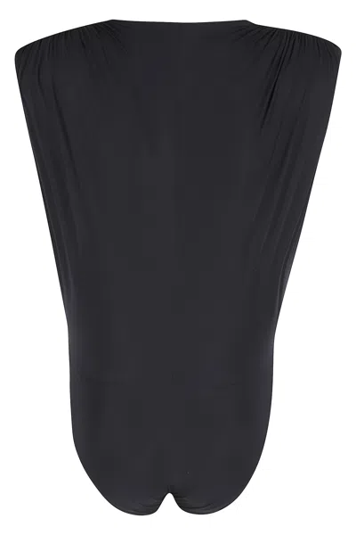 Amazuìn Nikita In Black