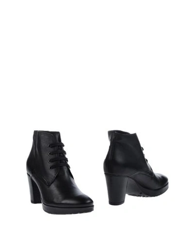 Manas Ankle Boot In Black