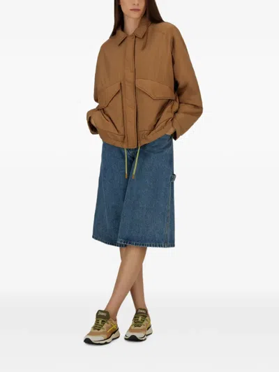 五口袋及膝牛仔短裤