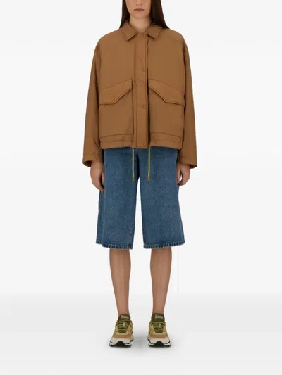 五口袋及膝牛仔短裤