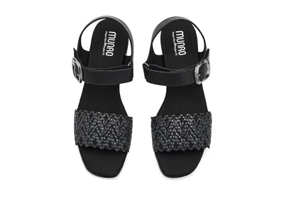 Munro Leeland In Black
