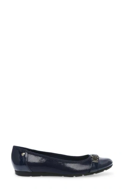 Anne Klein Akable Flat In Multi