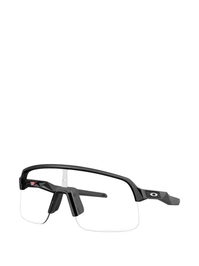 Oakley 수트로 기하학 선글라스 In Black