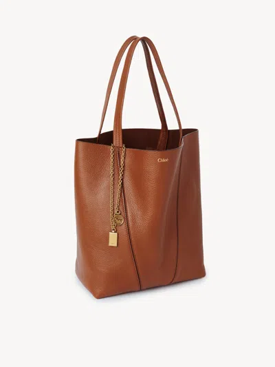 Chloé Spin Ring-detail Shoulder Bag In Brown