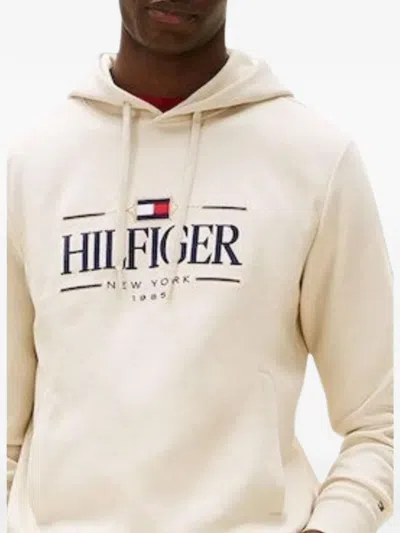Tommy Hilfiger Logo-print Hoodie In Neutral