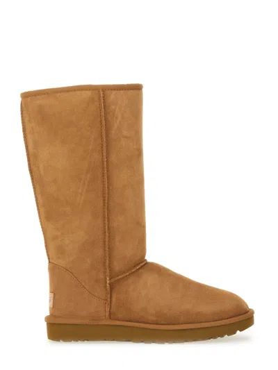 Ugg Classic Short Beige Boots With Logo Patch On The Rear And Shearling Lining In Suede Woman