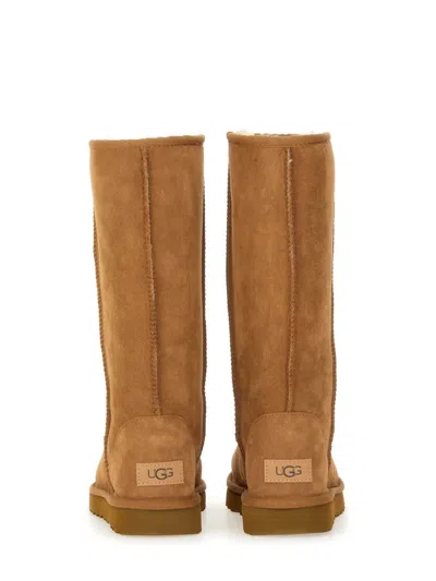 Ugg Classic Short Beige Boots With Logo Patch On The Rear And Shearling Lining In Suede Woman