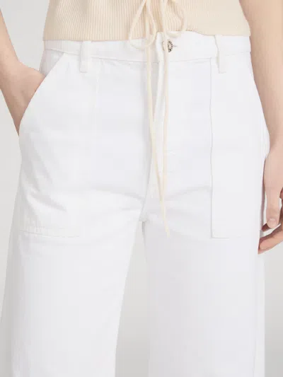 Frame The Bow Cargo In White