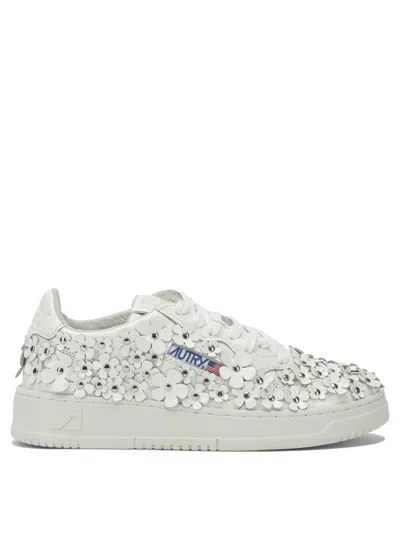 Autry Medalist Low In White
