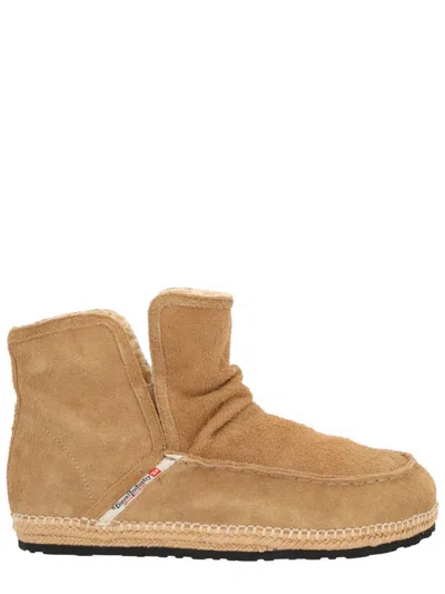 Diesel Suede Boots With Rubber Sole And Stitching
