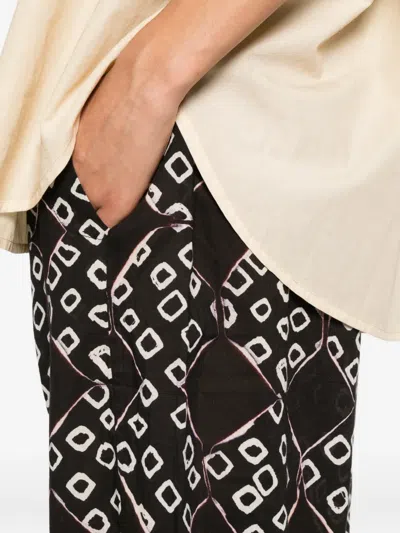 Yavi Geometric-pattern Trousers In Black