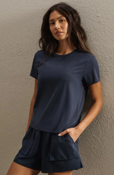Rhone Serene Performance T-shirt In Blue