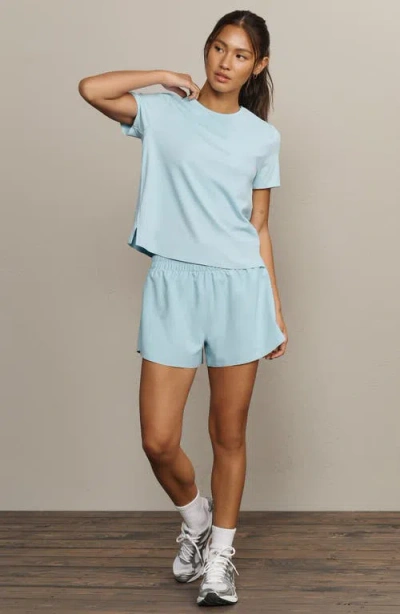 Rhone Serene Performance T-shirt In Blue