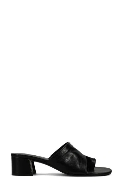 Vaneli Cruz Toe Loop Sandal In Black