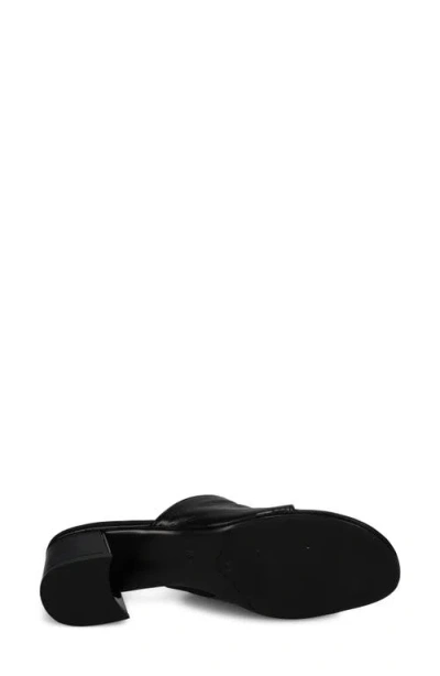 Vaneli Cruz Toe Loop Sandal In Black
