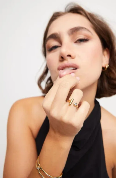 Unode50 Ring Of Metal Alloy Plated In Gold 18k With White Topaz