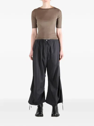 Amomento Drawstring-cuff Capri Trousers In Black