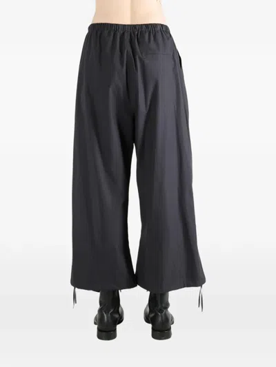 Amomento Drawstring-cuff Capri Trousers In Black