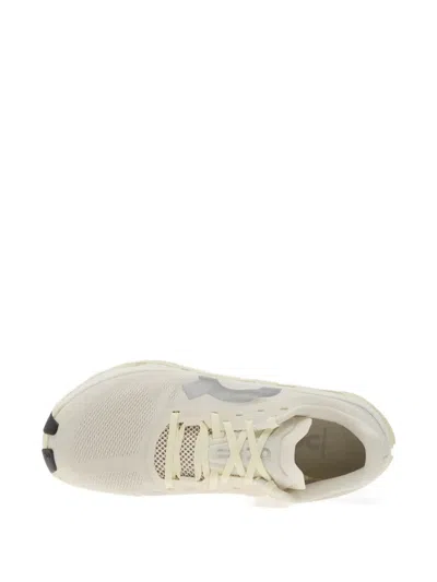 On Cloudflow 5 Sneakers In Neutral