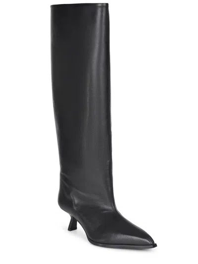 Poeve Boots In Black
