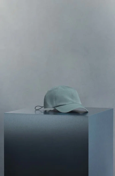 Mango Water Repellent Cap In Metallic