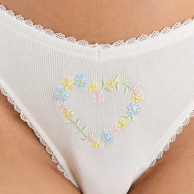 Lounge White In White