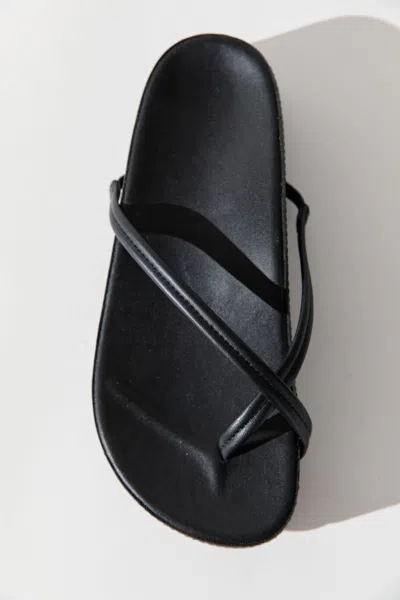 St Agni Cross Strap Flatform In Black