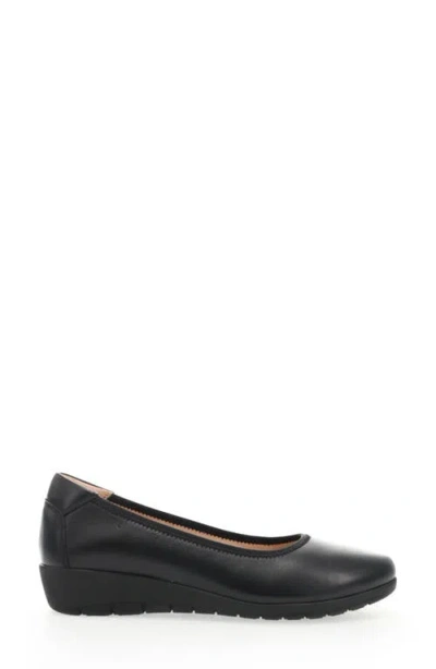 Propét Propet Wide Width Yara Flat In Black