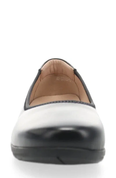 Propét Propet Wide Width Yara Flat In Black