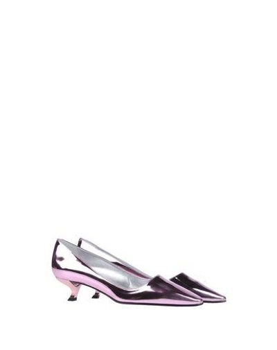 Shop Roger Vivier Pump In Pink