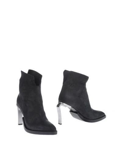 Cinzia Araia Ankle Boot In ブラック