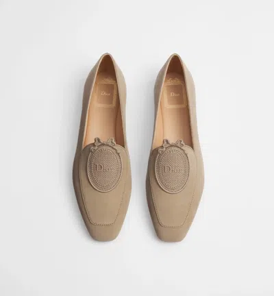Dior Médaillon Loafer In Neutral